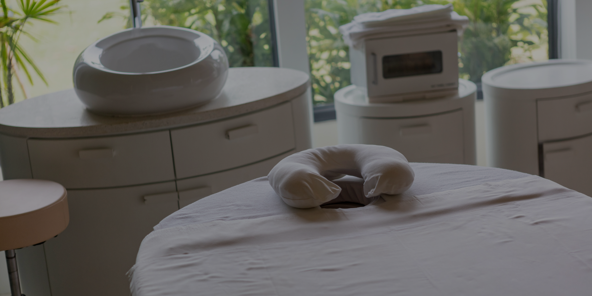 The Essential Guide to Face Cradles & Pillows for Spa Professionals